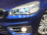 ●LEDヘッドライト:夜間走行時も良好な視界を確保し安心して運転できる高輝度LEDヘッドライトを装備!点灯速度が早く、消費電力も抑えられています。