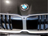 【キドニーグリル】BMWは約90年もの間、ほぼ全ての車両にひと目でBMWだと分かるこの特徴的なフロントグリルが備えられ、デザイン・アイコンとして親しまれてきました。
