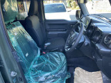 運転姿勢と操作系。 さまざまな体格の方が快適に運転できるよう配慮したシートと、操作性を考慮したステアリングホイール、ペダル、シフトレバーは、楽な運転姿勢と適切な操作性の確保により疲労を低減します。