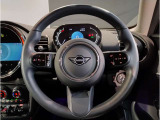 ミニ独特のゴーカートフィーリングと呼ばれる軽快なハンドリングはAT車、MT車のどちらでも楽しめます。