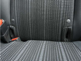 ◆ISOFIX◆シートベルトいらずでチャイルドシートと固定金具を連結するだけでガッチリ固定できます。