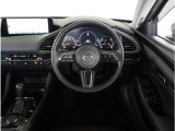 【運転席】最適なドライビングポジションでドライブをお楽しみください。