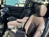 運転席も広々、ドライブも楽しめますね♪実際お座りいただくのが、分かりやすいと思います。お気軽にご来店ください!