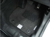 Honda認定中古車に新品の純正フロアマットを装着しました。気分よくドライブをお楽しみいただけます♪
