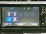 AM・FMラジオやテレビ、Bluetoothなどのソースが一覧で表示され、使いたい項目を選びやすい画面です。音源を切り替える際も選択肢を確認しながら操作でき、日常の移動に合わせて活用できます。