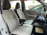 運転席・助手席は、ゆったりと座れるサイズで、長時間の運転でも快適です。また、シートベンチレーションなどの快適装備も充実しています。