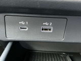 USBソケットはAとC、置くだけ充電トレイもありますよ!