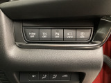 各種機能の切替スイッチは運転席パネル下に集約されています。任意で切り替え可能なため状況に合わせてお使いください。