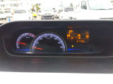 スピードメーターは見やすいセンターに