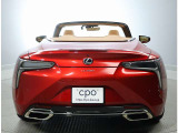 ボディには洗車によるものと思われる薄く目立たない線傷がございます。
