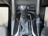グリップタイプのシフトレバーは操作ミスも少なく安全運転につながります。