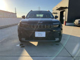 「どこにでも行ける。何でもできる。」Jeepに息づく自由の精神はその素晴らしい性能で、Jeepだから辿り着ける未知なる世界へ誘い心と身体を開放します。