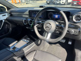 中古車だけではなく、新車も多岐にわたり、正規輸入車販売を行っております。全国選りすぐりの仕入ネットワークの中からあなたにピッタリのお車を探します!