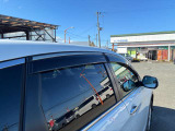 ドアバイザー装備で雨の日でも換気が出来ます!