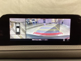 狭い場所での駐車やすれ違いなどでより的確な運転操作に役立つ360&deg;ビューモニターが装備されています。