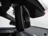 【ルームミラー一体型ETC】BMWといえばルームミラー一体型のETC。ドライバーから差し込めるかたちになっておりますので、差し忘れの際も慌てずにご利用いただけます。