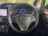 【純正革巻きステアリング】上質な革を使用することで、手にしっかり馴染みとても運転しやすいハンドルです♪