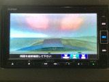 【バックカメラ】運転が苦手な方も車庫入れラクラクです!ギアをリバースに入れれば自動的に切り換わりますので、面倒な操作は不要です♪狭い駐車場もお車を傷つけず安心ですね!