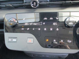 ★オートエアコン★温度設定だけで車がいつも快適に自動調整します♪風量や吹き出し口も自動で行われます。もちろんお好みの設定にも調整可能です♪