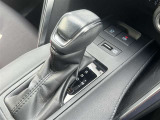 シフト回り 電動パーキングや、信号待ちなどに便利なブレーキホールドも付いています!!