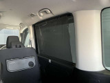 ロール式シェードが出てきます!車内の温度を安定して保てます♪強い日差しもシャツトダウンしてくれます☆