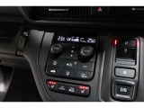 運転席と助手席の温度設定の変更が可能な左右独立タイプのデュアルエアコンです♪♪♪暑がりな人・寒がりな人も誰もが車内を快適にお過ごしいただけます♪♪♪