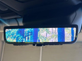 【デジタルインナーミラー】後席の大きな荷物や同乗者で後方が確認しづらい時でも安心!カメラが撮影した車両後方の映像をルームミラー内に表示。クリアな視界で状況の確認が可能です!