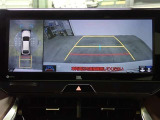 バックモニターと一緒にパノラミックビューモニター搭載!後方だけでなく、車を真上から見るように周囲の安全確認をサポートします