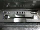 高速道路を賢く使うETC2.0装備です。高速道路とクルマが情報を連携して渋滞の迂回ルートや災害時の適切な誘導をしてくれたりします。
