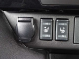 運転席と助手席に加え、後部座席にもシートヒーターを装備しています。冬場は必需品です!