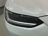 LEDヘッドライトは、点灯の瞬間から最大光量を発揮し、突然暗くなるトンネルなどでの安定感を高めます。