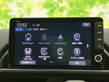 ナビやオーディオ、スマートフォン連携などのメニューが並び、目的に合わせて選びやすい画面です。必要な機能を確認しやすく、毎日の移動を便利にサポートしてくれます。