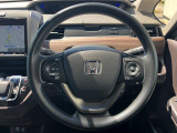 インテリアに合わせたデザインのステアリングは、運転される方のことも考え、運転しやすい形状、大きさです。是非一度、実際に触ってお確かめください。