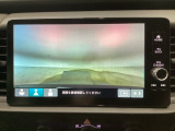 【バックカメラ】運転が苦手な方も車庫入れラクラクです!ギアをリバースに入れれば自動的に切り換わりますので、面倒な操作は不要です♪狭い駐車場もお車を傷つけず安心ですね!