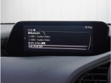 【スマートフォン連携】車内でスマートフォンと連携し、Apple CarPlayやAndroid Autoで通話、音楽、マップなどの様々な機能が利用可能です。