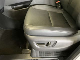 パワーシート搭載。微妙な調整が手軽にでき、ピッタリなポジションで運転することが可能です。