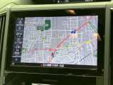 地図上に周辺道路や施設が表示され、目的地までの位置関係を確認しながら移動できます。画面上の情報が見やすく、初めて向かう場所へのお出かけや日常の移動にも役立ちます。