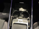 車両は屋内展示しておりますので天候に関係なくごゆっくりコンディションご確認頂けます。車両を倉庫へ保管している場合が御座いますのでご来店前に在庫確認頂けると幸いです。TEL072-784-8800