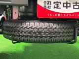 様々な現場で活躍するため,もしもの時の為にスペアタイヤが荷台下に収納されています