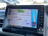 地図画面で現在地や周辺の道路を確認でき、目的地までの経路設定にも活用できます。初めて訪れる場所へ向かう際も行き先を把握しやすく、日々のお出かけをサポートしてくれます。