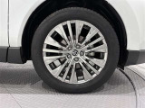 タイヤサイズは(225/55R19)で純正アルミホイールです