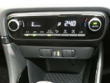 希望する温度を一度設定するだけで、車内の温度センサーや日射センサーが状況を感知し、【温度】【風量】【吹き出し口の切替】を自動的にコントロールしてくれるオートエアコン機能付きです♪実は燃費にも優しいんで