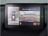 【360&deg;ビュー・モニター】専用カメラにより上から見下ろしたような視点で360度クルマの周囲を確認することができます。駐車が苦手な方でも縦列駐車や幅寄せ時に活躍してくれます。
