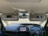 両席サンバイザーにはバニティミラー付きで車内でもお化粧直しできます