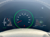 ホンダセンシング装着車となっております。衝突軽減ブレーキ、誤発進抑制機能、歩行者事故低減ステアリング、路外逸脱抑制機能、アダプティブクルーズコントロール、車線維持支援システム他、安全運転を幅広く支援。