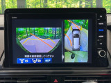 【マルチビューカメラシステム】専用のカメラにより、上から見下ろしたような視点で360度クルマの周囲を確認することができます☆死角部分も確認しやすく、狭い場所での切り返しや駐車もスムーズに行えます。