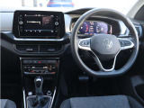 シンプルながら質感にもこだわった、Volkswagenらしいコックピットです。