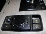 ブラインド操作でオーディオやナビゲーションを、一元操作できる【マツダコネクト】を搭載。
