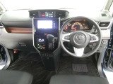 運転席からの視界はこんな感じです☆お気軽にご来店いただき、実際に座って是非お確かめください。ドライバーに寄り添う快適な操作フィールをもたらすステアリングです。