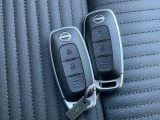 インテリジェントキーです。キーを取り出す事なく、車両のボタン操作だけてドアロック操作やエンジン始動等が可能です。